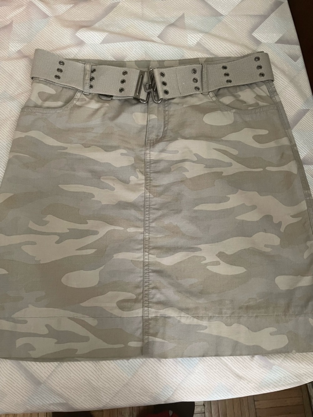 DKNY camouflage light green & Taupe Skirt with Belt
